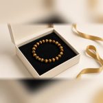 Tiger eye bracelet in a premium Manka gift box